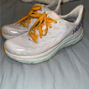 Hoka Clifton 8